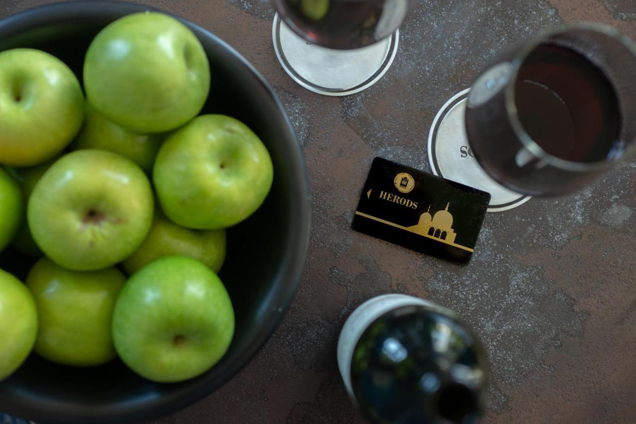 Herods Boutique Eilat A Premium Collection By Fattal Hotels Exterior photo A Hilton Honors card